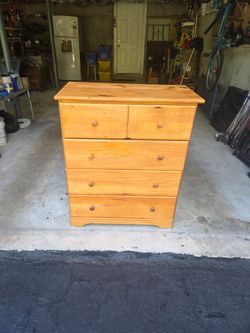 New Wood 4-Drawer Dresser