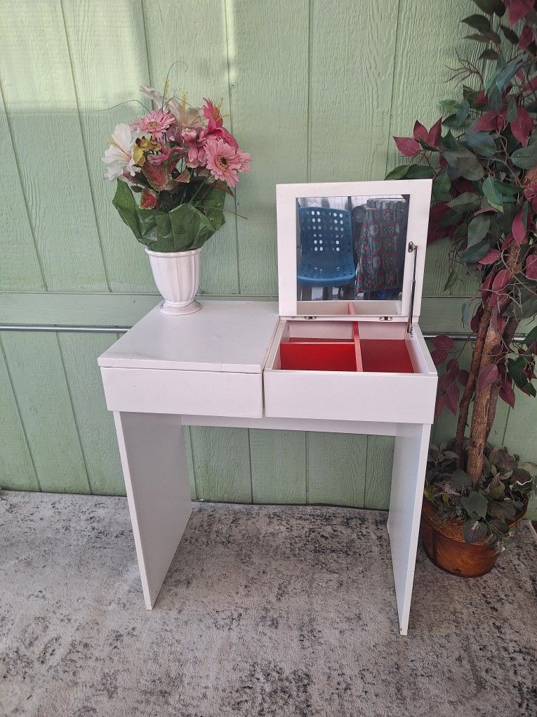 Desk With Drawer And Mirrow