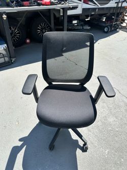 Ergonomic Mesh Office Chair – Adjustable Arms & Tilt – Black