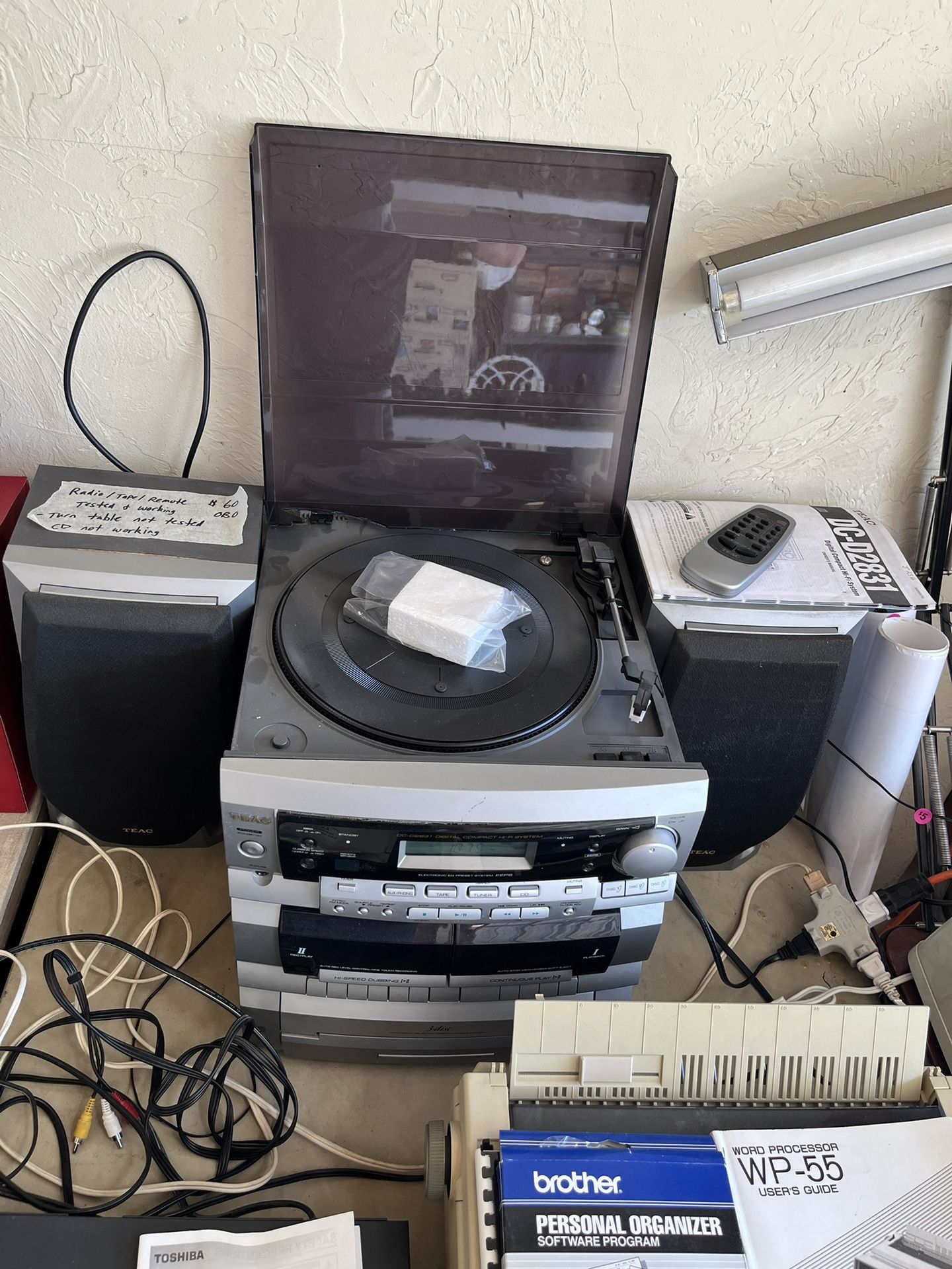 TEAC Stereo System Turntable Cassette AM/FM Radio