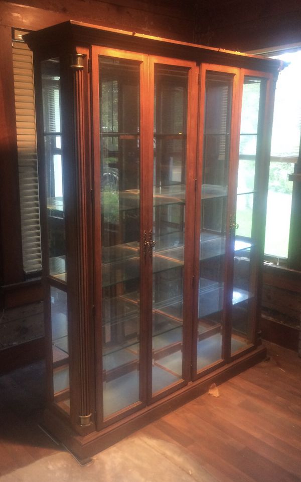 Pulaski Curio Cabinet for Sale in Orange, TX - OfferUp