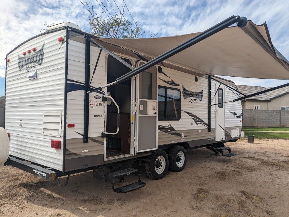 2015 Forest River Excellent Condition With Accessories