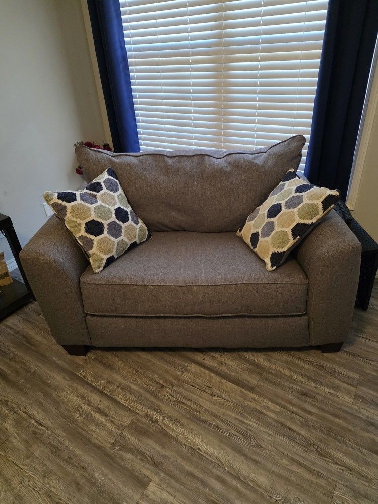 Bonita Springs Gray Chair & a Half – Like New 🛋️