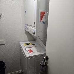 Washer/Dryer Single Unit