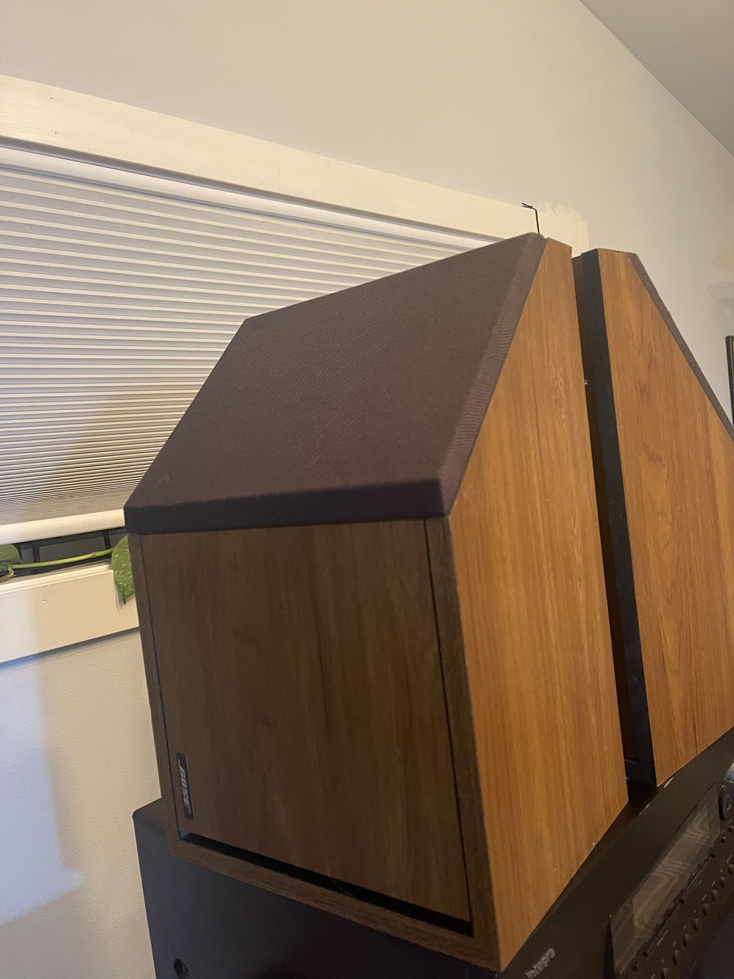Vintage Bose 2.2 Direct Reflecting Wood Angled Bookshelf Speakers