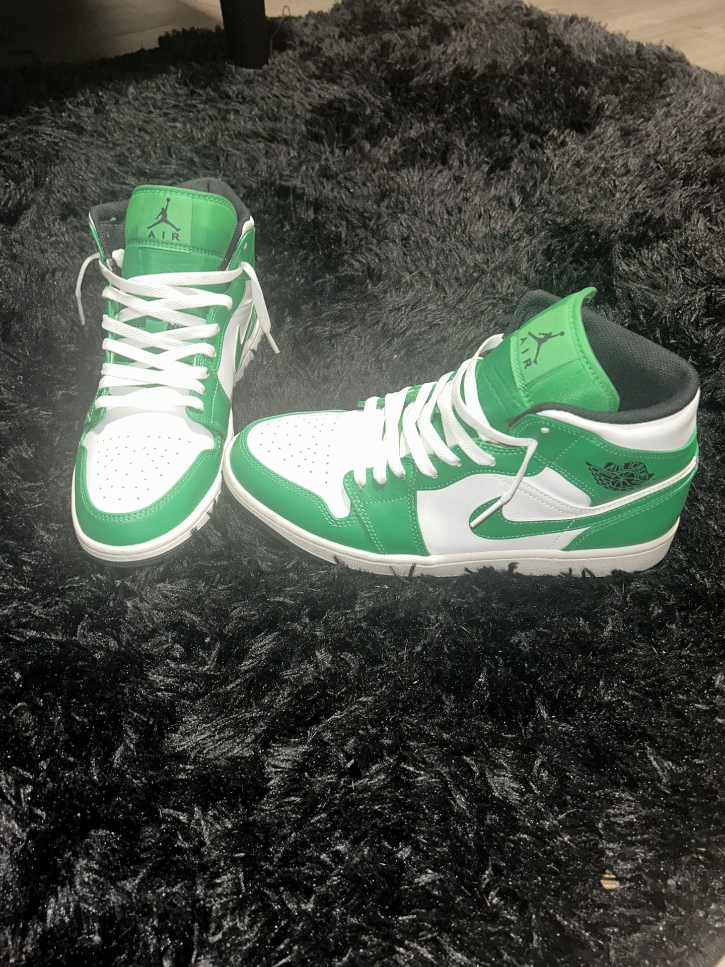 Jordan 1 Mid Lucky Green Size 9.5