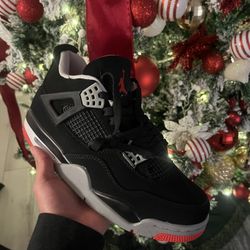 Jordan 4s On Size Left 7.5M 130$