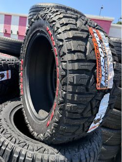 🚨🚨vendo set de llantas Lt 33x12.50 20 arroyo R/T tires