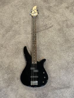 Yamaha Electric Bass Guitar + Case 