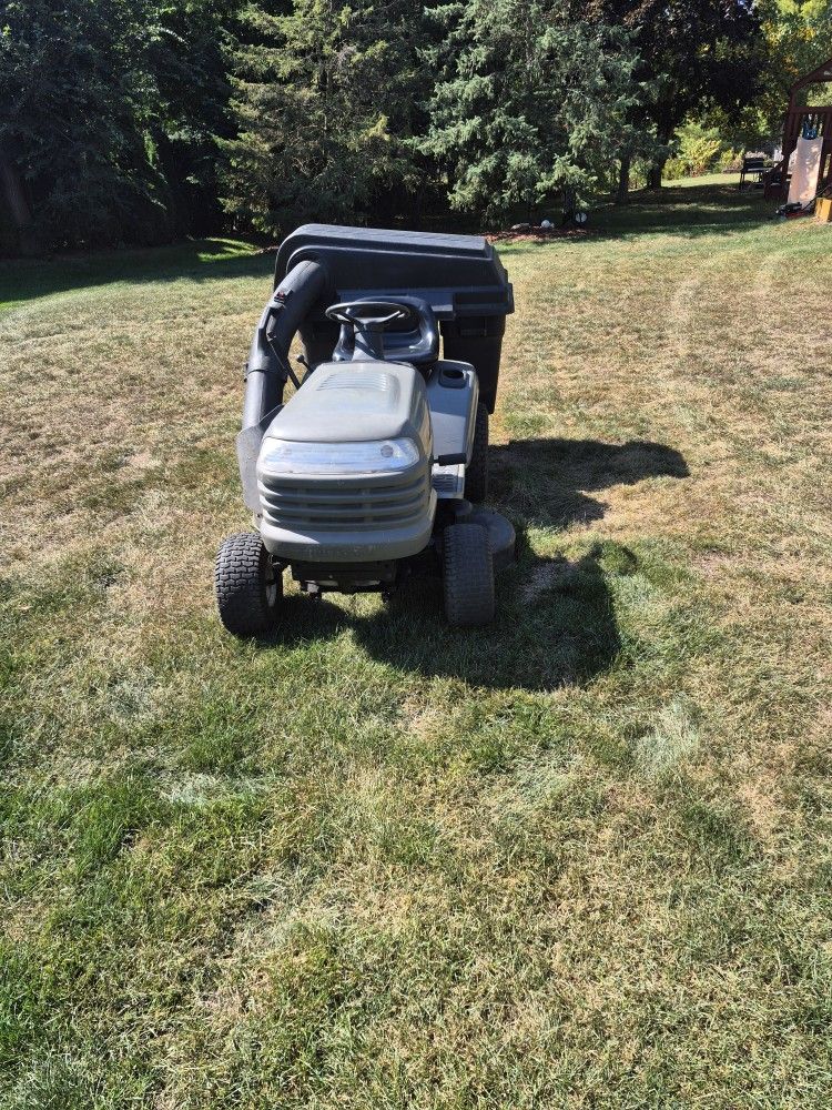 Craftsman Riding Mower With Three Bins Bagger System 