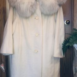 Vintage Winter White Wool Coat With Fur Collar