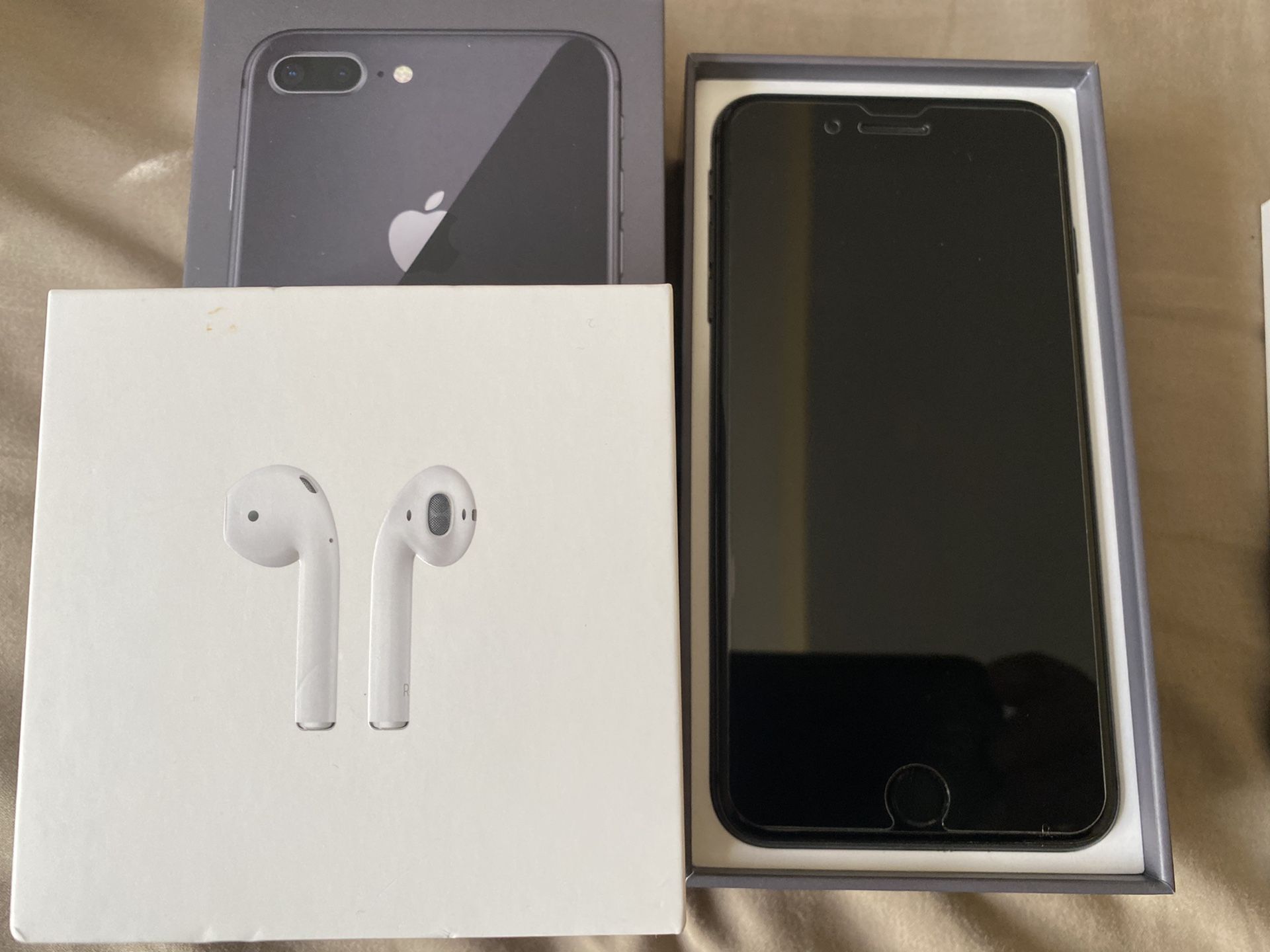 iPhone 8plus AirPod and 4 cases