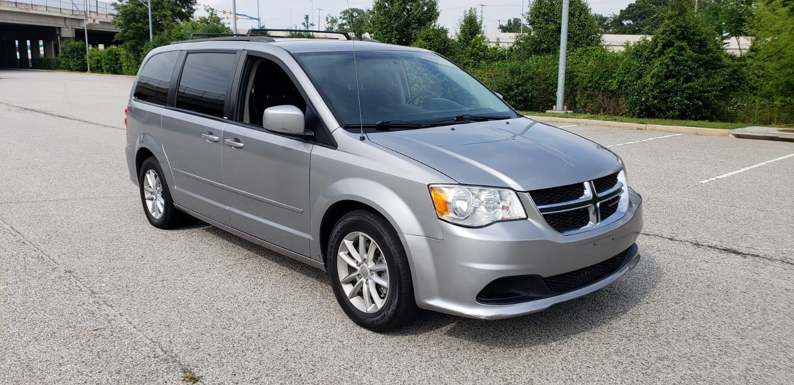 2014 Dodge Caravan 6490$