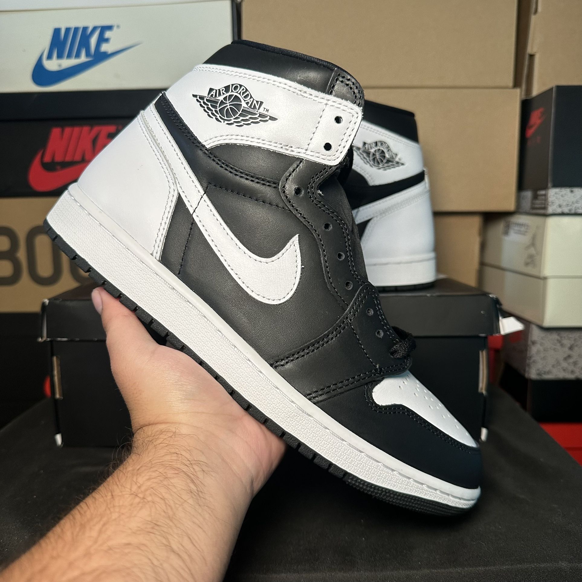 Jordan 1 Black White
