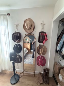 Rope cowboy hat hangers