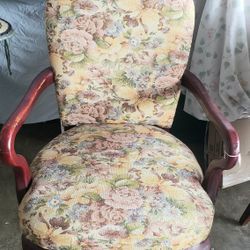 2 VINTAGE CHAIRS 