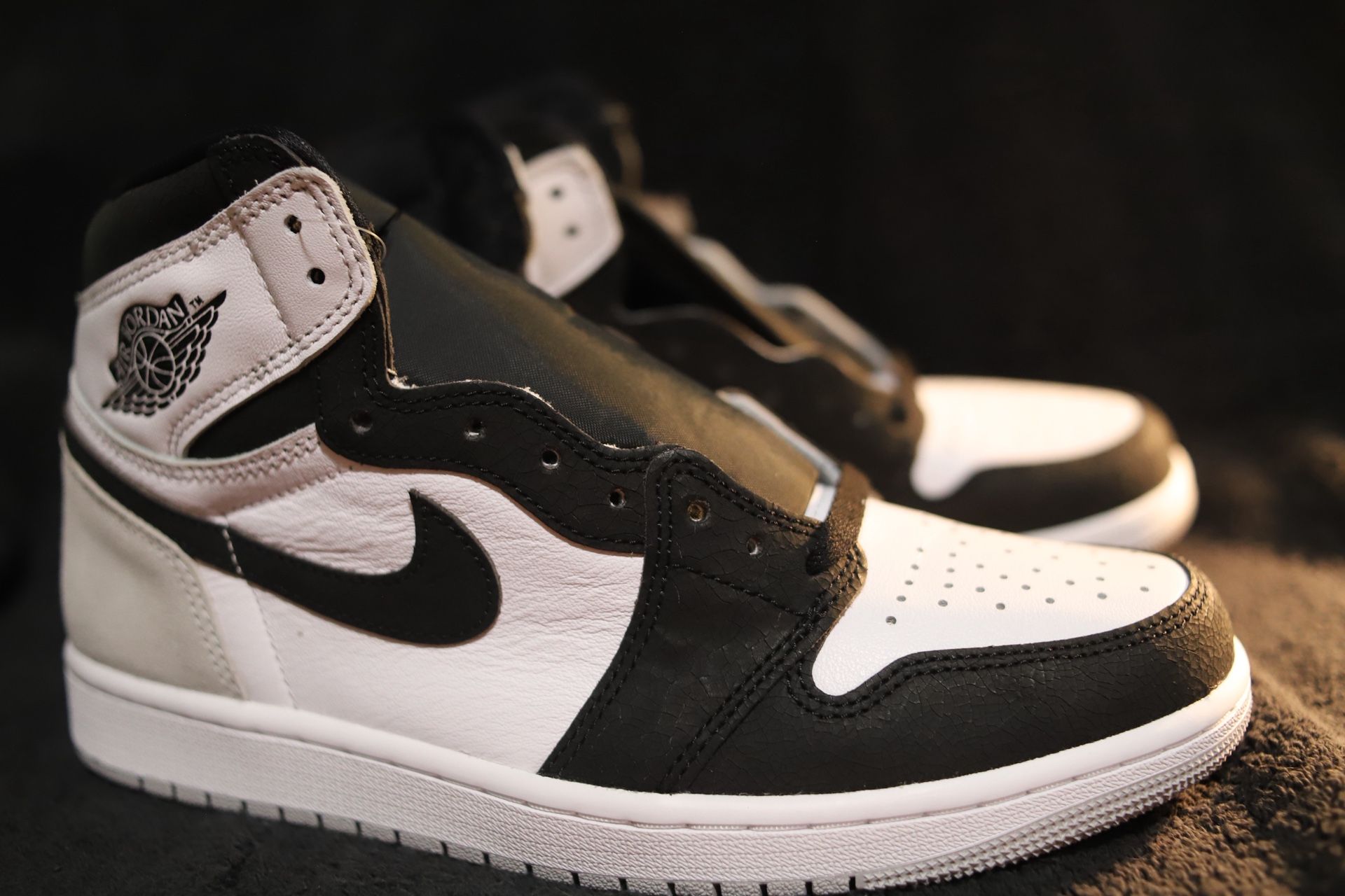 Air Jordan Retro High OG Bleached Coral