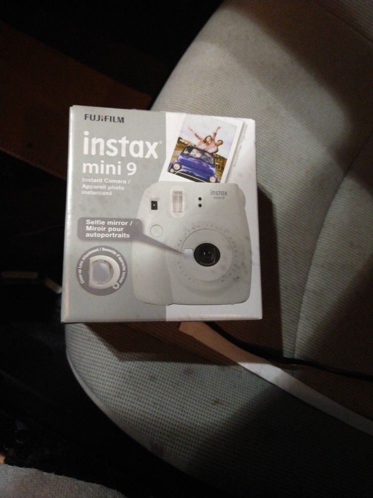 Brand New Fuji Film Instax Mini 9 Camera