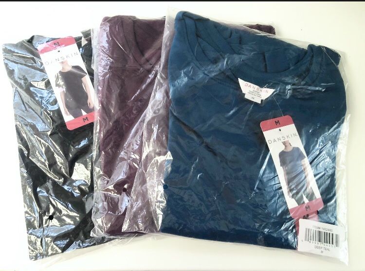 3- Womens Size Medium Danskin Tunic Short Sleeved Top. These Are So Soft And Comfortable All For Only 20$
