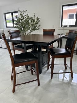 Dinner table/ Mesa de comedor