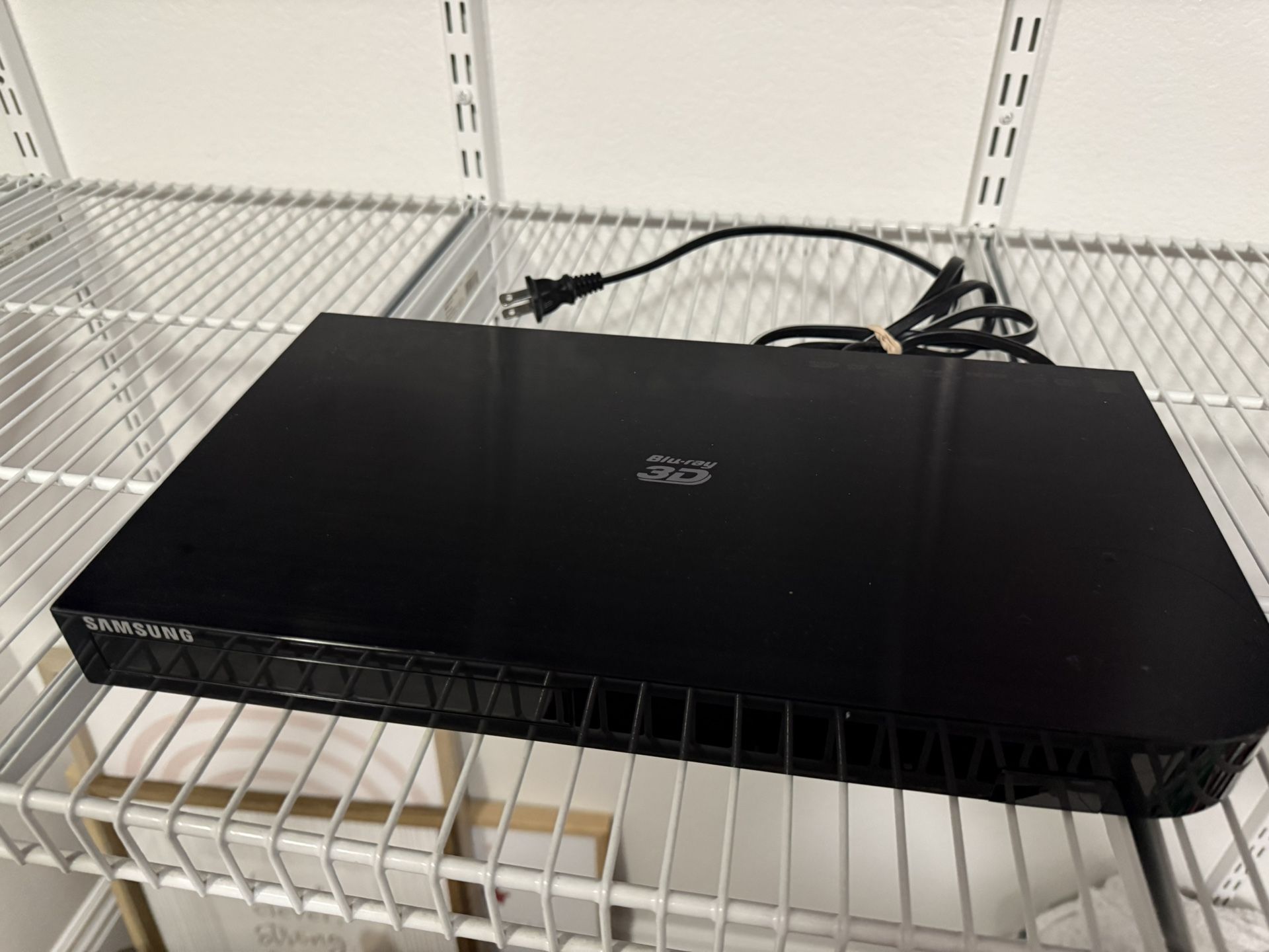 Samsung blu ray 3D disc player Model BD-H5900