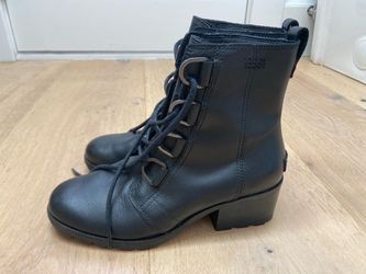 Sorel combat boots size 8 new