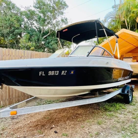 2012 Bayliner 18ft 3.0L