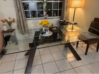 6-seater dining table/ Mesa De Comedor 6 Plazas, Dining Table for Sale – Table Only, Chairs Not Included.