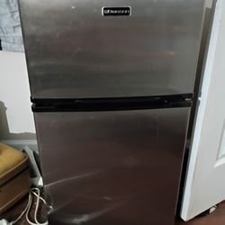 Mini Fridge/Freezer