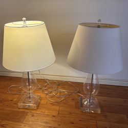 2 Glasses Table Lamp. (Excellent Condition)