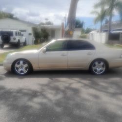2001 lexus  for sale runs great..