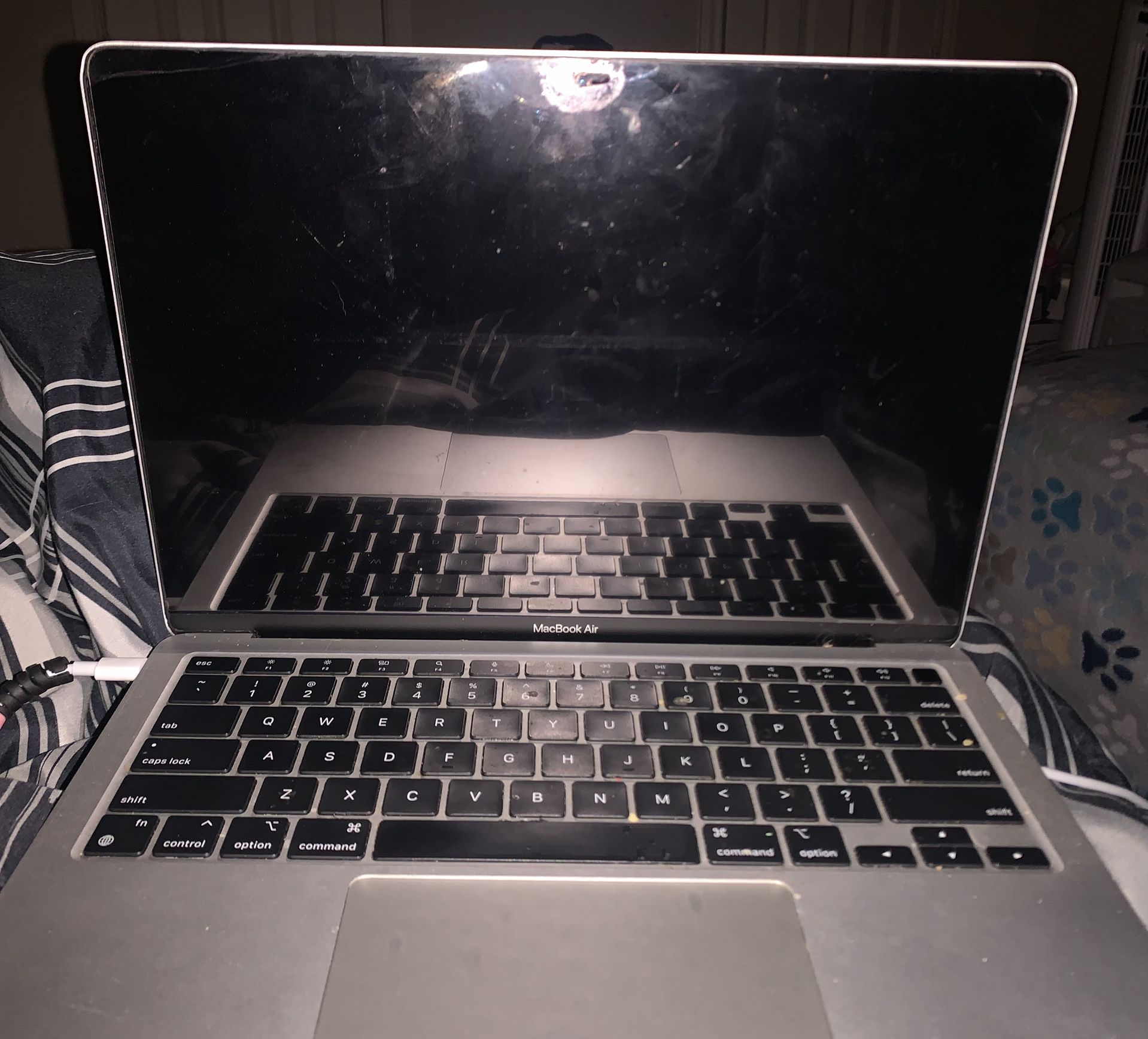 CHEAP MacBook Air M1 – Screen Glitch Issue