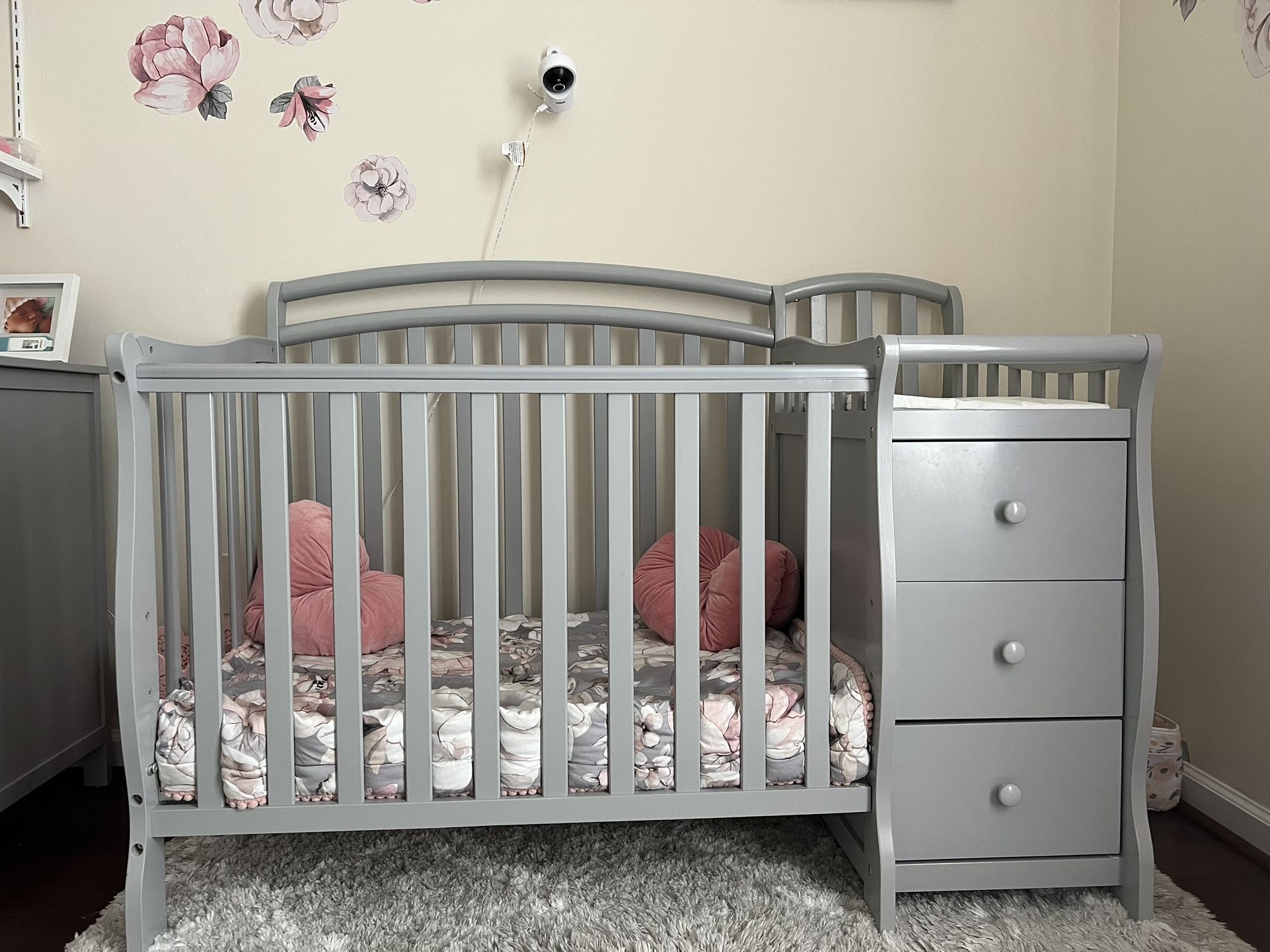 Dream On Me Casco 4 in 1 Mini Crib and Changing table with Drawers (Pebble Grey)