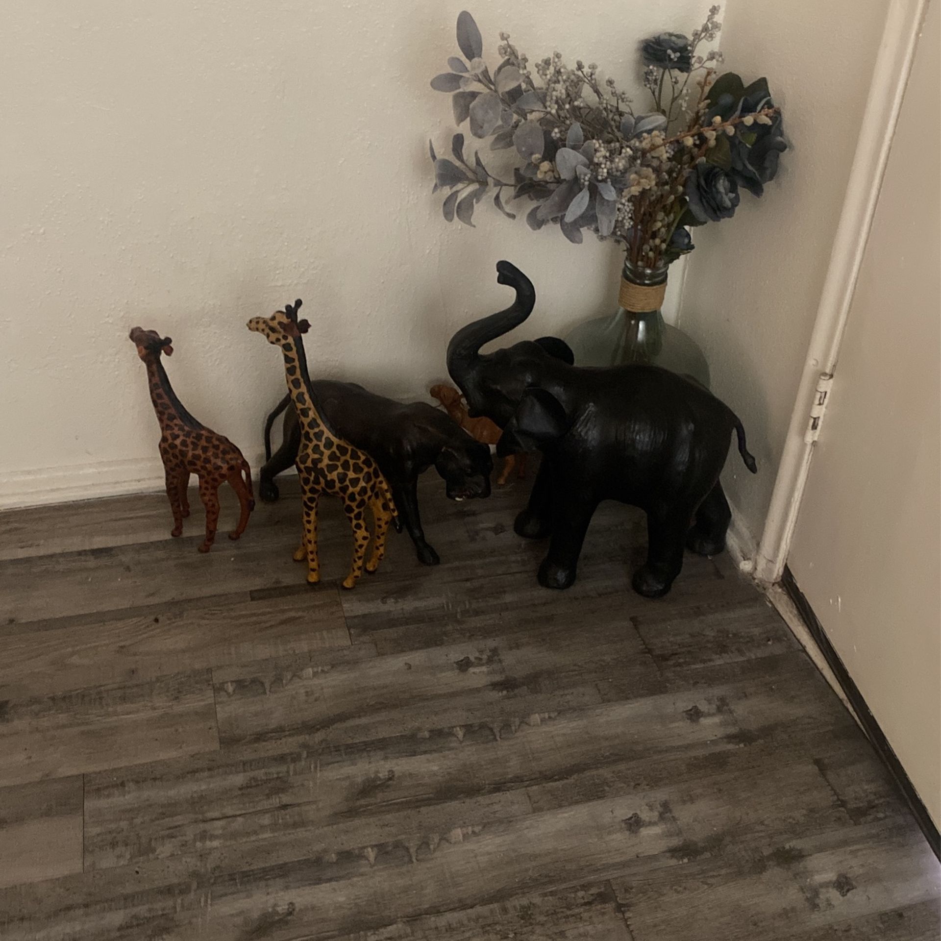 5 Pieces Of Nice Of animal decoration for any questions please let me know