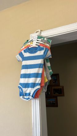 Set 5 Brand new carters onesies tag on size 9monts