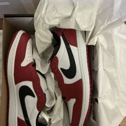 Air Jordan retro 1 low “Chicago” size 11 2025