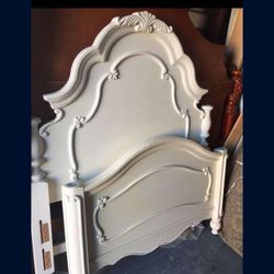 4 POST TWIN SIZE BED FRAME IN WHITE COLOR