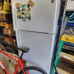 Ge 2 Door Fridge Refrigerator Nice!