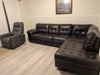 Leather nice Sectional couch