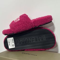 Pink Baleciaga Paris Fur Slides‼️🙌