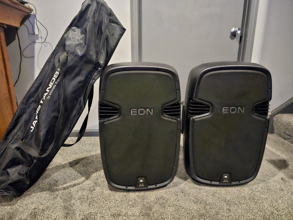 JBL EON 515XT 2-Way Loudspeaker and Stands