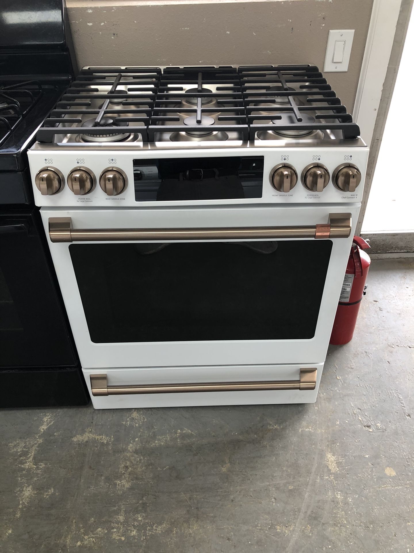 Ge café slide in Gas range for Sale in Houston, TX OfferUp