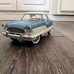 Diecast 1/24 Scale Franklin Mint - 1956 Nash Metropolitan Blue/White 