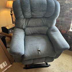 La-Z-Boy Oversized Electric Lift Chair Selling As Is