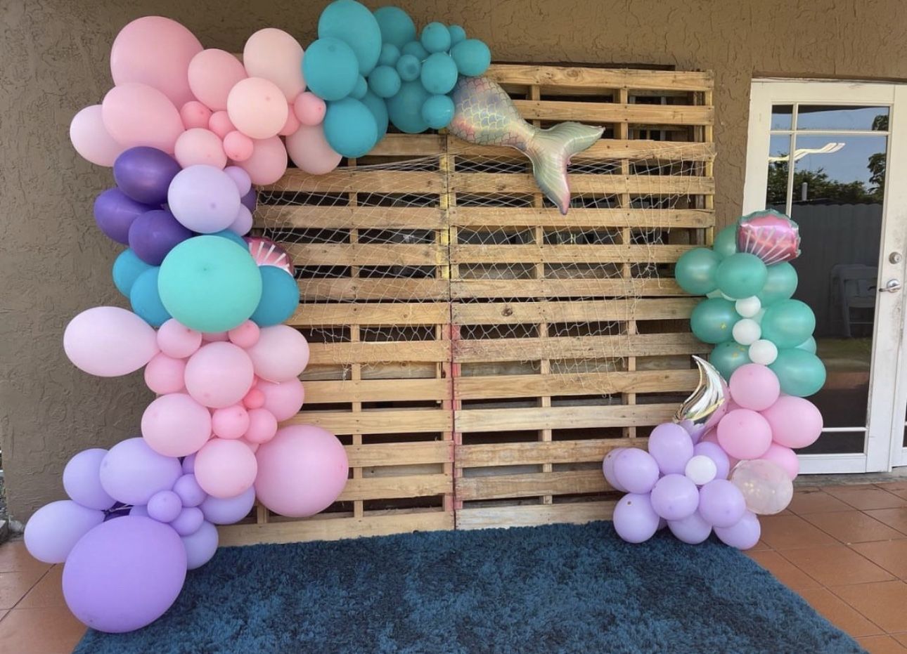Party balloon decorations/decoraciones de globos para fiestas