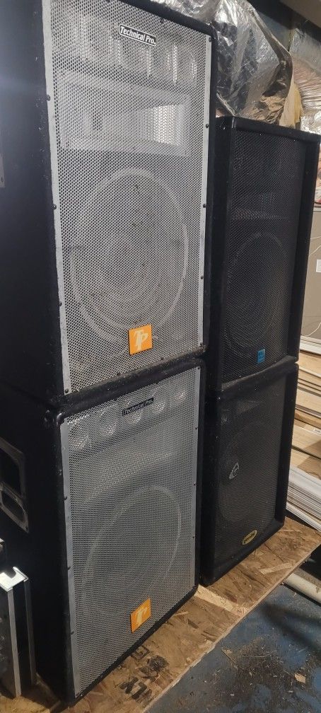 Speakers Non Powered.