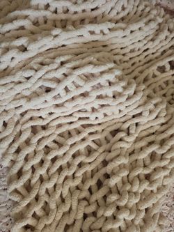 Chunky crochet throw blanket