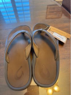 Brand New Leather Olukai sandals - Men’s 9.5/10