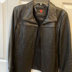 Ladies, leather jacket size medium to large in great condition
