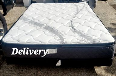 Queen Mattress And low profile box springs with metal frame